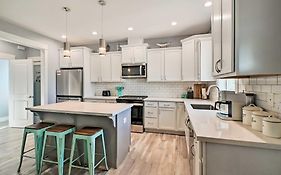 Ocean Shores Getaway With Fireplace And Hot Tub!